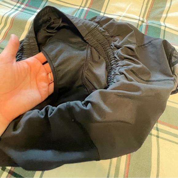 Lululemon Size 6 Shorts - Picture 5 of 5